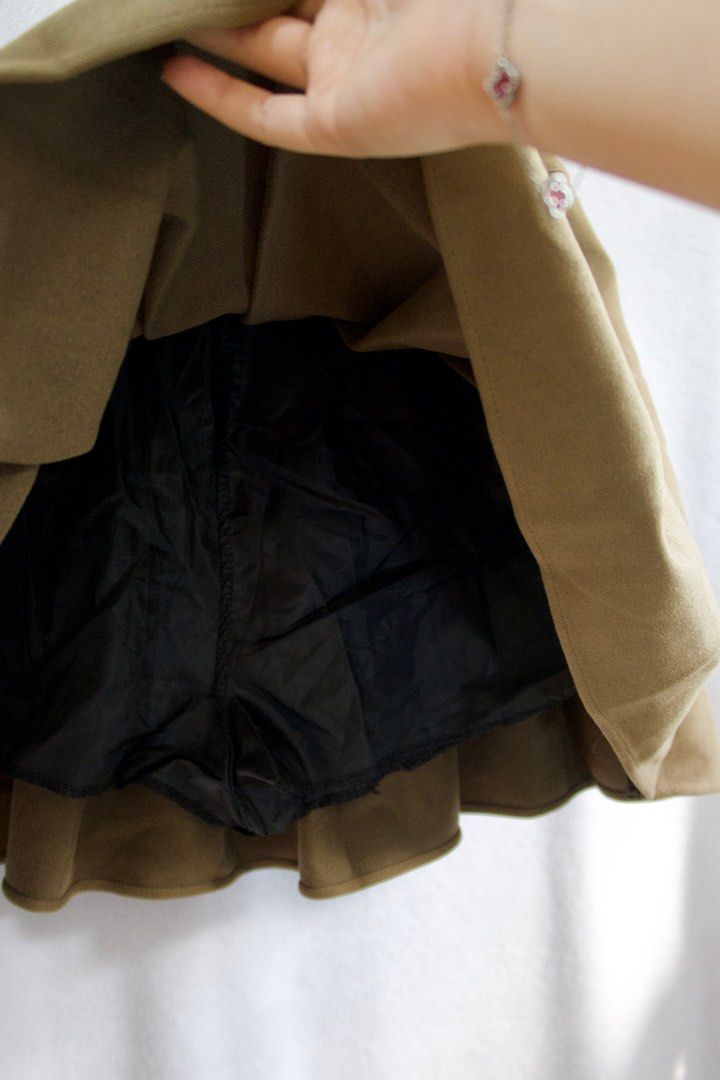 Pleated Skort| Matcha Colored Skort | Basic Skort (Category: Skirts) located in Labrador. Submitted by cocoelatte_ (Listing ID 1469004413, Image 3). Description: waist size: 28 inches length: 15 inches NO FLAWS! ✨🥰.