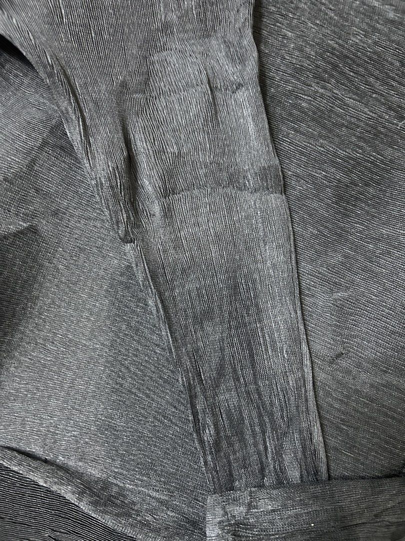 Pleatsme (Category: Luxury Apparel) located in Aurora. Submitted by purethrift07 (Listing ID 1469033310, Image 3). Description: No issue Like new Ganda nito S L Dm me.