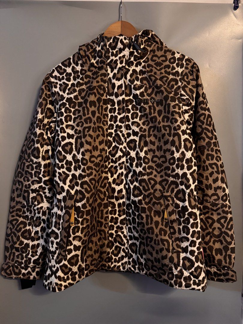 Plus Minus Created by Chiemsee Leopard Print Snow Jacket (Category: Coats, Jackets and Outerwear) located in Alaminos. Submitted by outfitcheck.ph (Listing ID 1469103667, Image 1). Description: - Brand/Model: Chiemsee Plus Minus ski jacket - Design: Bold black, grey, and white leopard print with graphic inner lining - Closure: Zip front with snap storm flap and attached hood - Technical Features: Multiple inside and out pockets, interior powder s