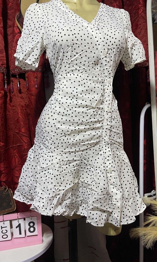 Polca dot white dress (Category: Dresses) located in Manila. Submitted by wheneity67thifted (Listing ID 1469029501, Image 2). Description: .