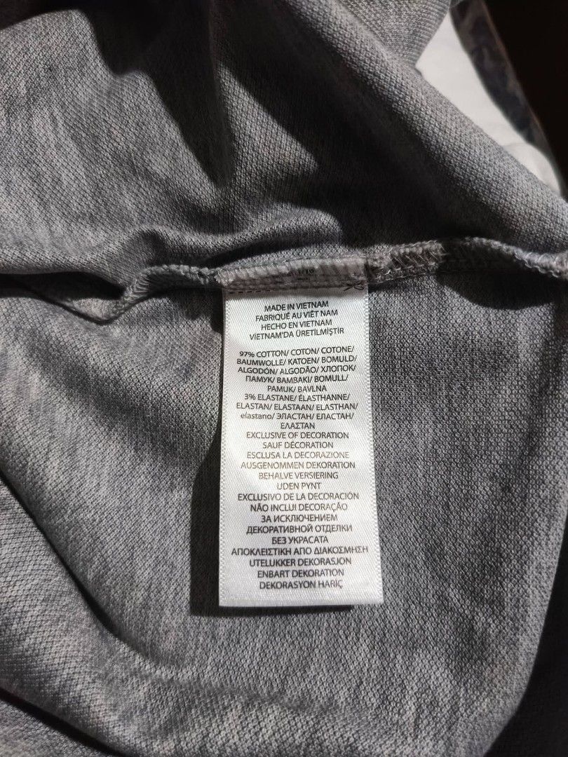 Polo Ralph Lauren (Category: Activewear) located in Bacolod City. Submitted by streetlux.ph_v2 (Listing ID 1469028777, Image 3). Description: Ralph Lauren "custom slim fit stretch mesh"polo shirt🏇 ✔️Small on tag ✔️ 19.5 by 27 ✔️ Authentic ✔️ Asnew condition ✔️10/10 cr ✔️ Personal buyer 💰1080 free shipping Location: Bacolod City ✈️.