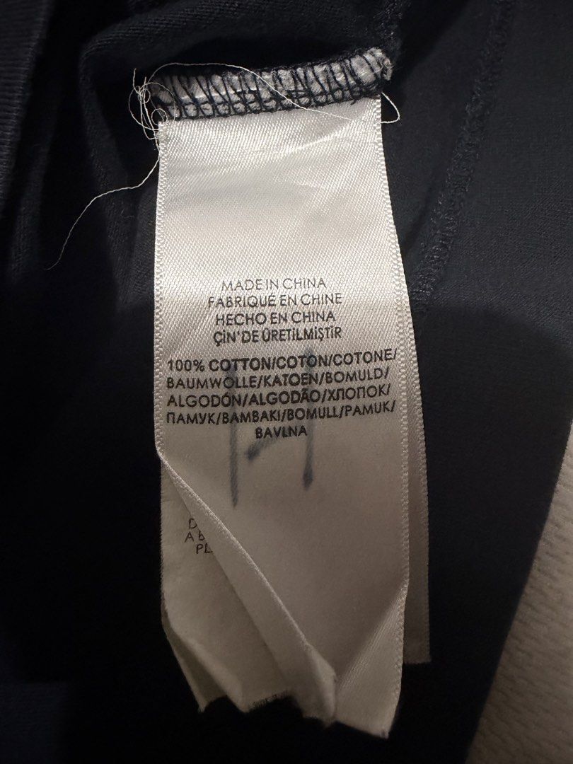 Polo Ralph Lauren long-sleeve (Category: Coats, Jackets and Outerwear) located in Manila. Submitted by clothingshack (Listing ID 1469079062, Image 3). Description: Faded tag 19 x 25 Mandaluyong No other flaws.