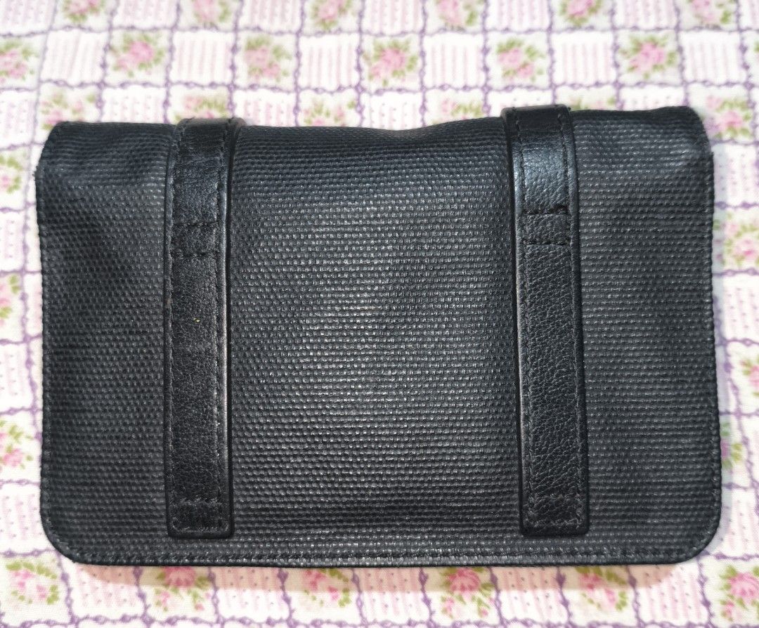 Porter wallet (Category: Wallets & Card Holders) located in Bulacan. Submitted by reyesjrern52549 (Listing ID 1469061667, Image 2). Description: excellent + ship.