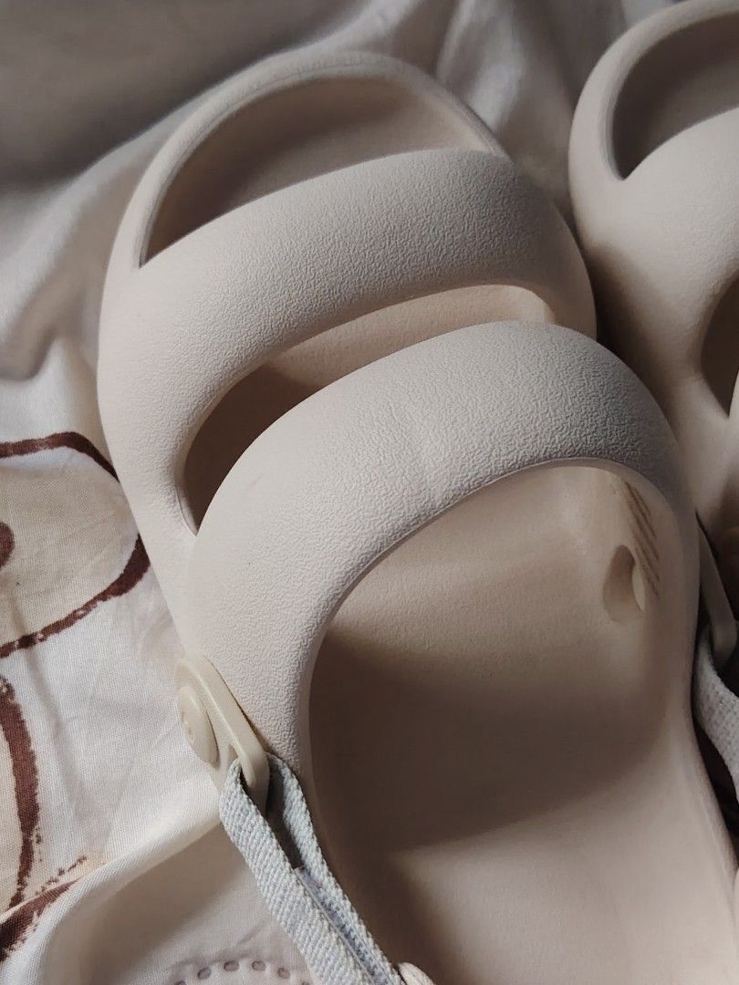 posee velcro sandals 🍦 (Category: Flats & Sandals) located in Hermosa. Submitted by lcvelycath (Listing ID 1468977316, Image 3). Description: size: 25.5-26/EU 39-40 issue: need wash colors may vary due to lightning & quality 𐙚 °. check details before mine joy miners will be posted :> 𐙚 °. payment first °. mode of payment: Gc@sh mode of delivery: JNT 𐙚 happy shopping 🛍️.