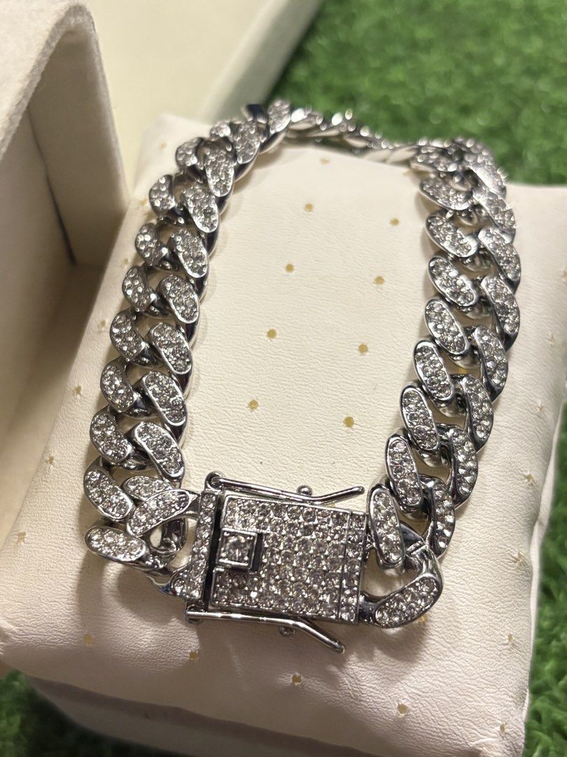 Power bracelet (Category: Bracelets) located in Davao. Submitted by ememlou17 (Listing ID 1469068918, Image 2). Description: Power mens tennis beacelet Size8-8.5 No markings Rodium/ Platinum over copper based metal Tarnish resistant with extra care Message me directly📩.