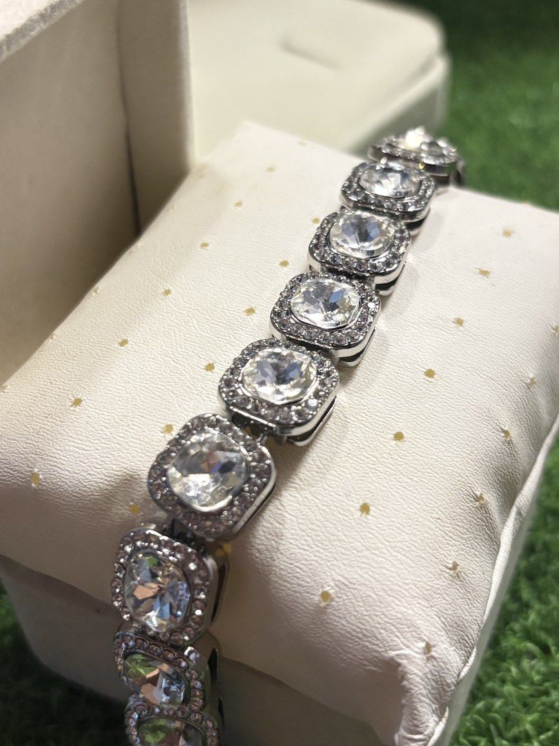 Power bracelet (Category: Bracelets) located in Davao. Submitted by ememlou17 (Listing ID 1469069719, Image 2). Description: Power tennis beacelet Size8-8.5 No markings Rodium/ Platinum over copper based metal Tarnish resistant with extra care Message me directly📩.