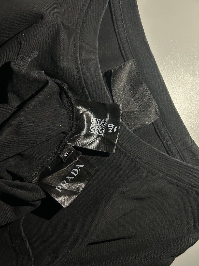 Prada Black Pocket T-Shirt (Category: Tshirts & Polo Shirts ) located in Munoz. Submitted by itsmerhae.phoenix (Listing ID 1469085864, Image 3). Description: excellent condition 23/29 xl no issue 9/10 color rate.