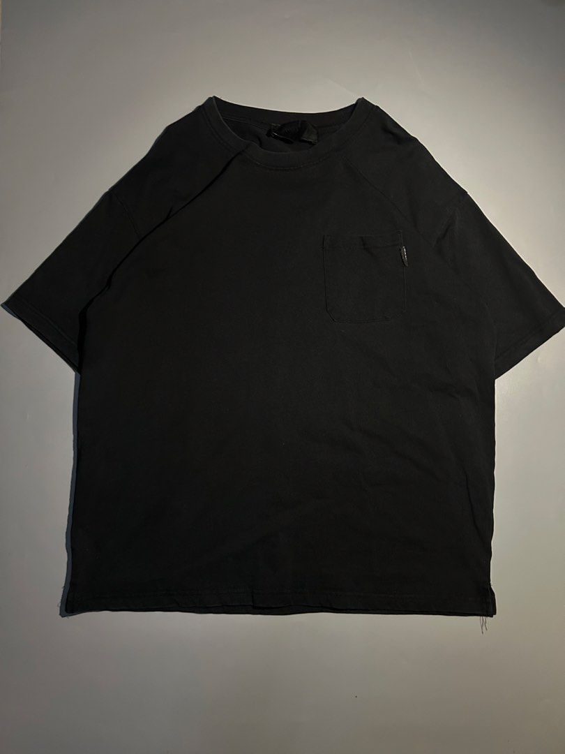 Prada Black Pocket T-Shirt (Category: Tshirts & Polo Shirts ) located in Munoz. Submitted by itsmerhae.phoenix (Listing ID 1469085864, Image 1). Description: excellent condition 23/29 xl no issue 9/10 color rate.