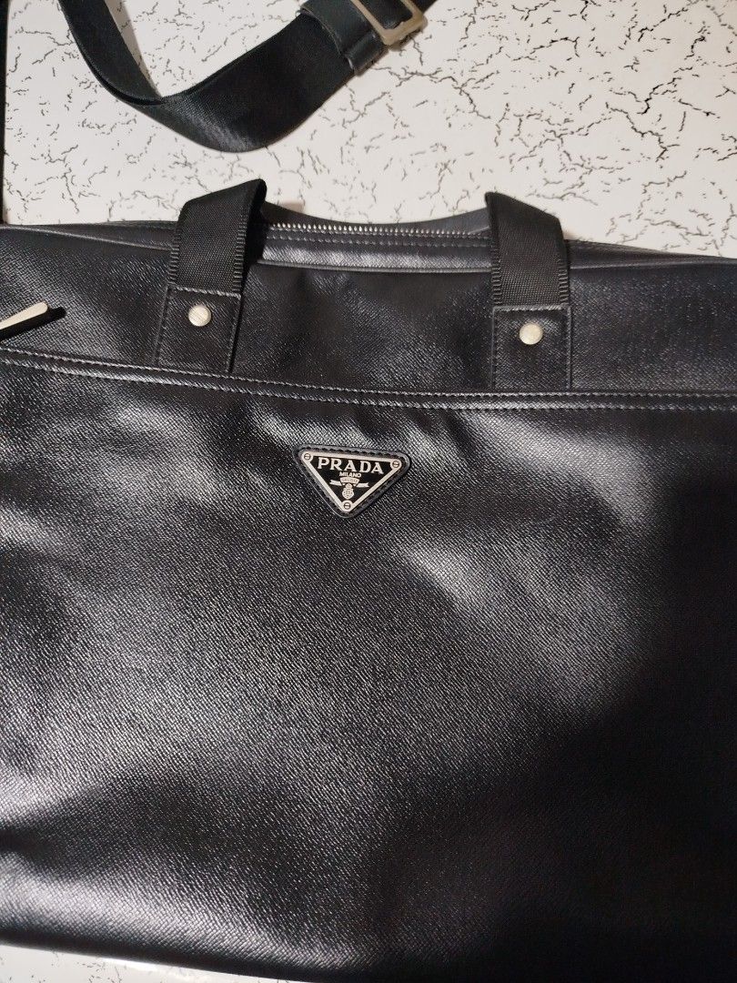 Prada messenger bag (Category: Shoulder Bags) located in Mandaluyong City. Submitted by ren2o_cru2 (Listing ID 1468931703, Image 2). Description: fs prada messenger bag solid lether material smooth lether minimal scratch.
