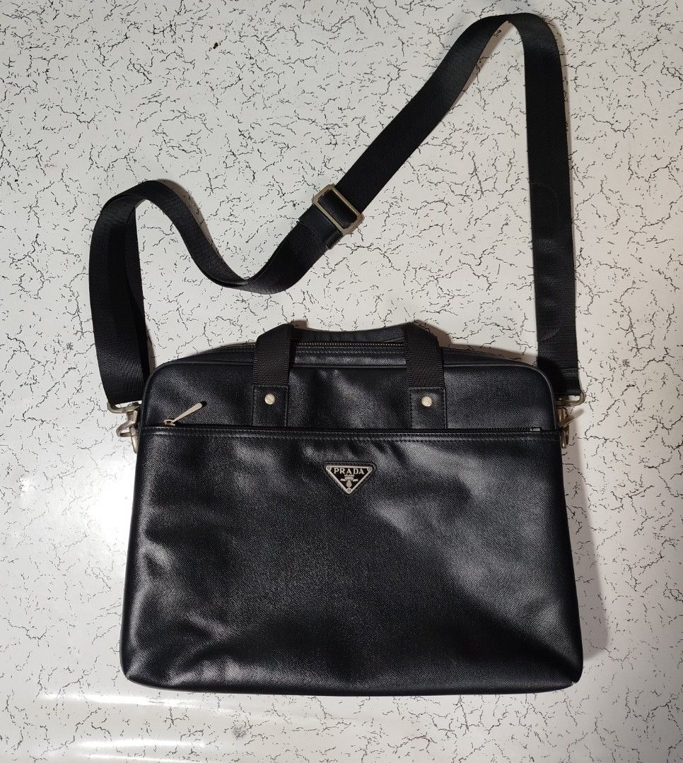 Prada messenger bag (Category: Shoulder Bags) located in Mandaluyong City. Submitted by ren2o_cru2 (Listing ID 1468931703, Image 1). Description: fs prada messenger bag solid lether material smooth lether minimal scratch.