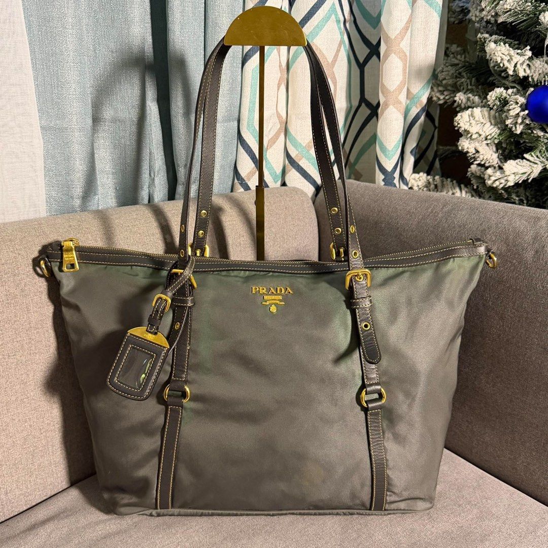 Prada nylon tote bag olive green (Category: Luxury Bags & Wallets) located in Madrid. Submitted by jhunaceee (Listing ID 1468957358, Image 1). Description: 💯Authentic Maganda pa condition Ganito talaga to na kulay sa prada nag iiba kulay No cracks Fresh pa Bag only.