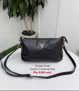 (Category: ) located in . Submitted by graciasluxurybag (Listing ID 1469062253, Image 1). Description: .