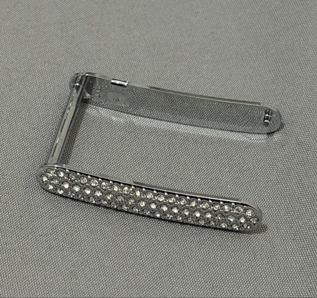 [PRE ORDER] Silver Crystal Rhinestone Whoop Clasp (Category: Wallets & Card holders) located in Manila. Submitted by zenovia.r (Listing ID 1469046160, Image 1). Description: Silver Crystal Rhinestone Clasp for Whoop Devices 3-5 days ETA Payment required to avoid cancellations (Kindly check my reviews for legitimacy) Free shipping if near my location.