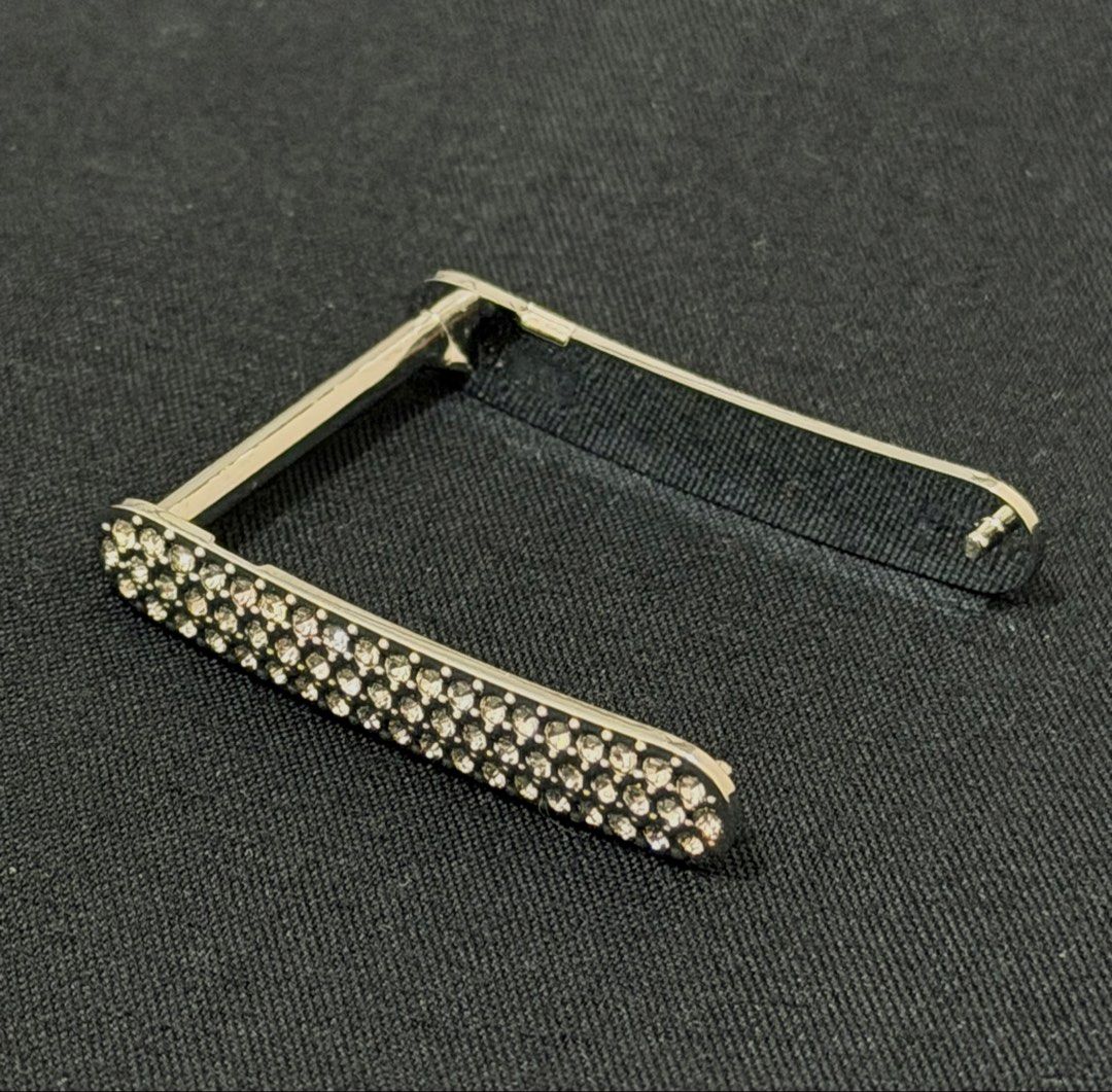 [PRE ORDER] Silver Crystal Rhinestone Whoop Clasp (Category: Wallets & Card holders) located in Manila. Submitted by zenovia.r (Listing ID 1469046160, Image 2). Description: Silver Crystal Rhinestone Clasp for Whoop Devices 3-5 days ETA Payment required to avoid cancellations (Kindly check my reviews for legitimacy) Free shipping if near my location.