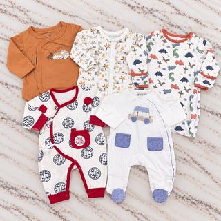 (Category: ) located in . Submitted by clearingmywardrobe_620 (Listing ID 1469132284, Image 1). Description: .