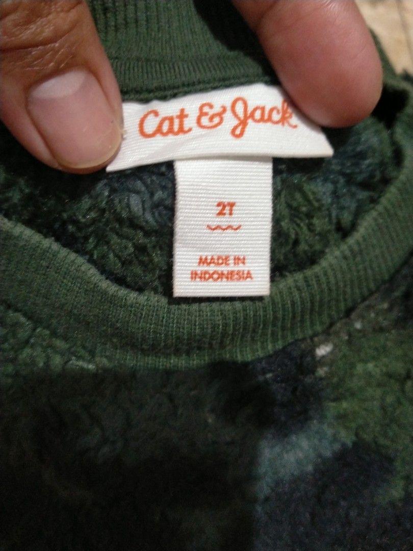 PRELOVED Cat & Jack Camo green pullover /Indonesia (Category: Babies & Kids Fashion) located in Cainta. Submitted by mommysam28 (Listing ID 1468995902, Image 3). Description: .