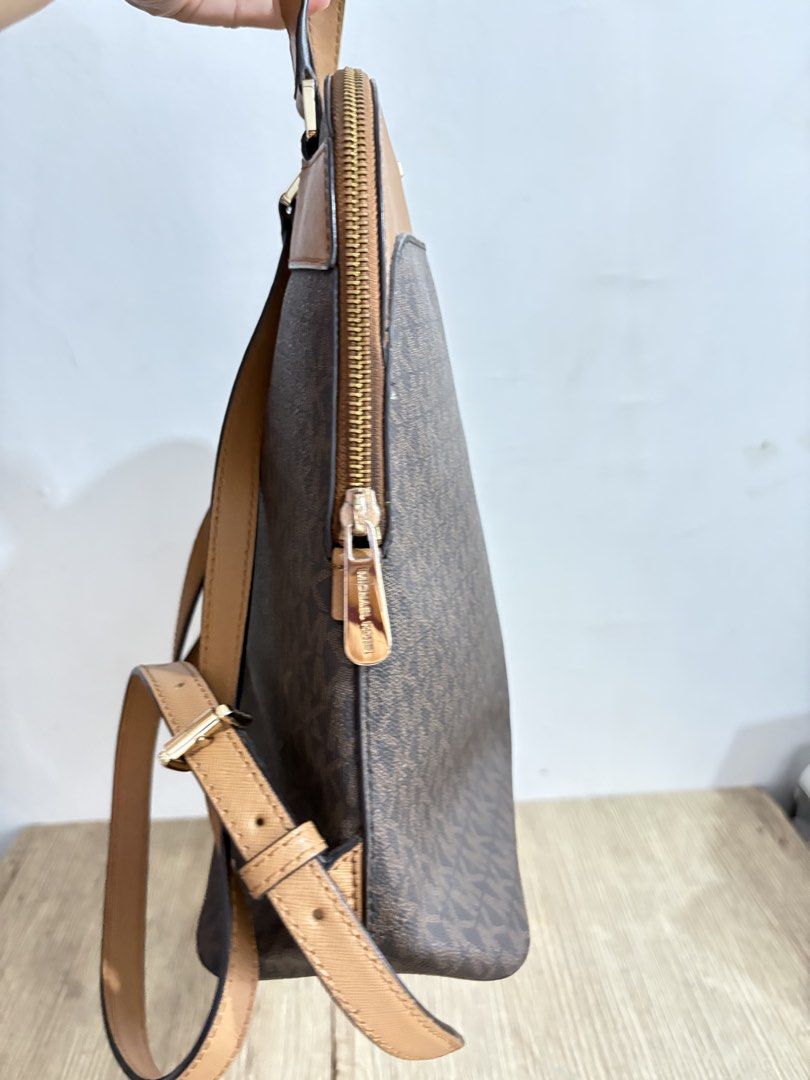 PRELOVED Michael Kors Backpack (Category: Backpacks) located in Taguig. Submitted by blissdreana (Listing ID 1468974481, Image 3). Description: My personal preloved Michael Kors Backpack Guaranteed authentic Bought in MK Store in USA.