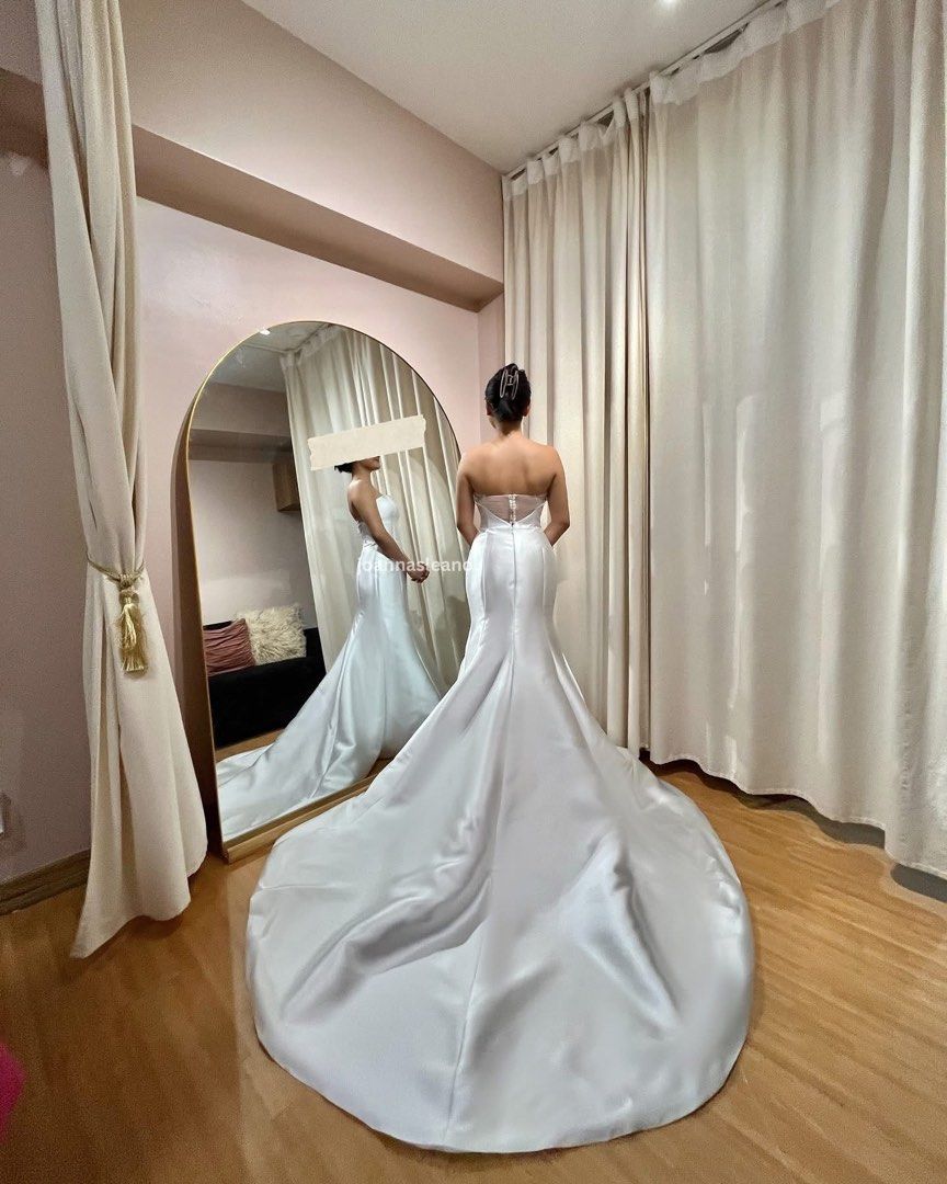PRELOVED NIKEA ATELIER WEDDING GOWN (Category: Evening dresses & gowns) located in Quezon City. Submitted by ajsl23 (Listing ID 1469057308, Image 3). Description: Nikea Atelier • Off-shoulder mermaid silhouette • Fits XS-S • Excellent condition • Professionally dry cleaned • Detachable off-shoulder mesh sleeves • Veil included • Original gown box included Quezon City.