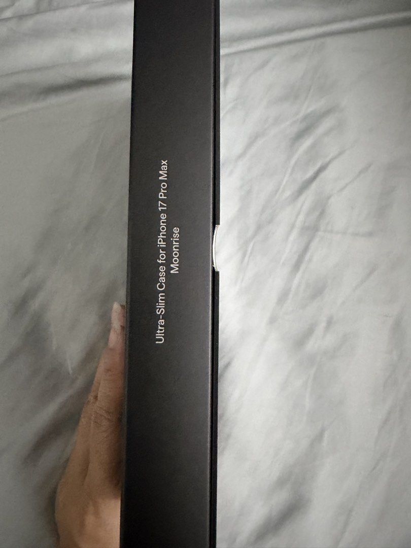 Pre-loved Pitaka Ultra Slim Case for iPhone 17 Pro Max (Category: Cases & Sleeves) located in San Pedro. Submitted by youronlineukay (Listing ID 1469033263, Image 3). Description: Pre-loved Pitaka Ultra Slim case for iPhone 17 Pro Max Mag safe Bought online for Php3,500+.