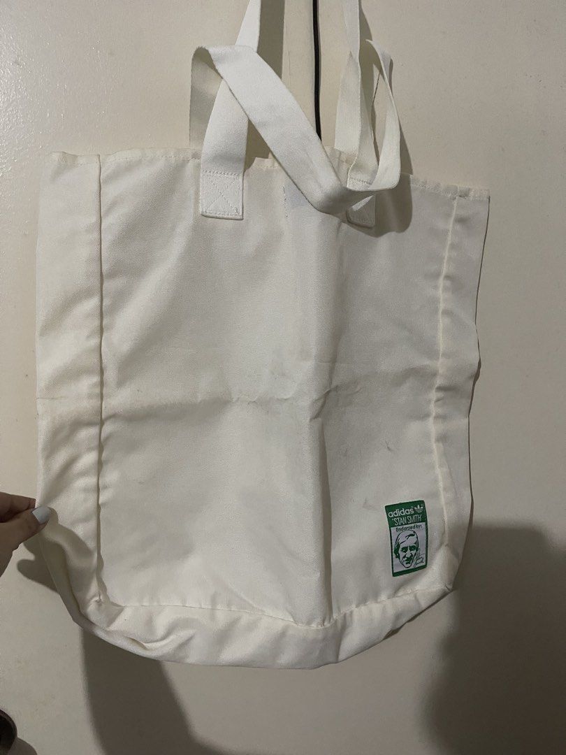 Preloved tote bag (Category: Tote Bags) located in Makati City. Submitted by nhatzgold (Listing ID 1469026963, Image 1). Description: - Unisex tote bag. - Online bought (Zalora) - minimal stain, di nagagamit na stock. Natatanggal once labhan - RFS: nalalakihan ako.