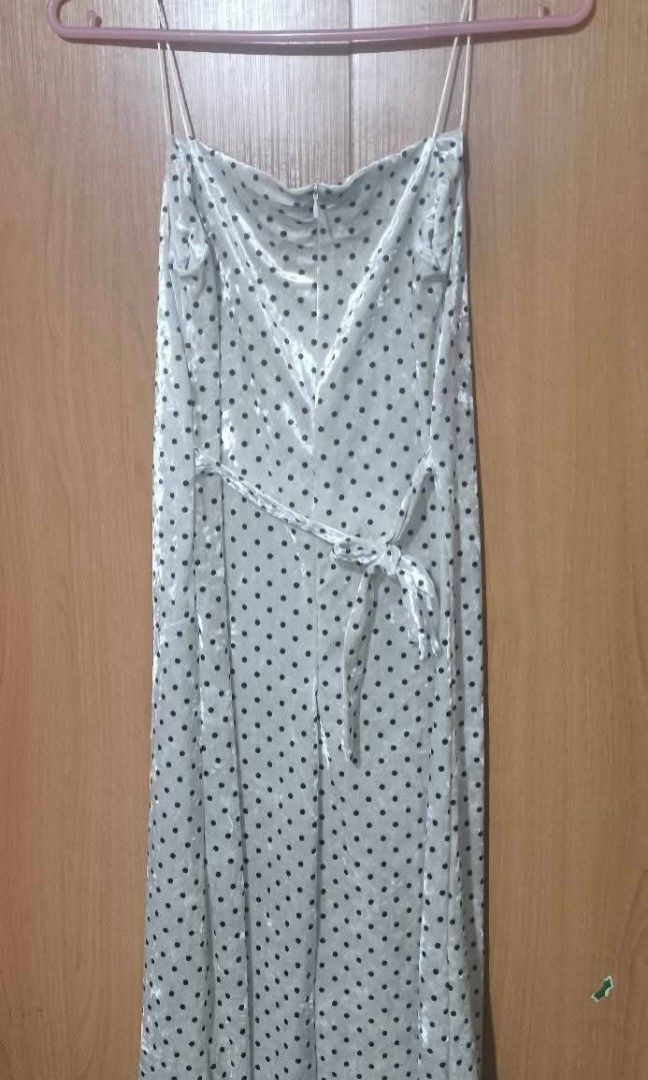 preloved women blouse (Category: Dresses) located in Tabaco. Submitted by madebymarie (Listing ID 1469137620, Image 2). Description: preloved women dress use twice only no issue size: medium polkadot design.