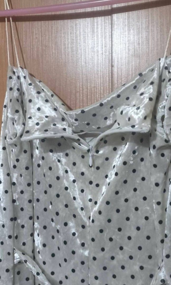 preloved women blouse (Category: Dresses) located in Tabaco. Submitted by madebymarie (Listing ID 1469137620, Image 3). Description: preloved women dress use twice only no issue size: medium polkadot design.