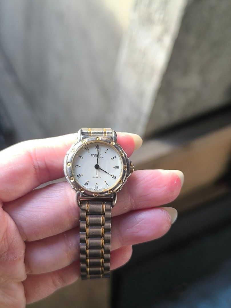 Preloved Women's Watch (Category: Women's Watches) located in Manila. Submitted by sxynss (Listing ID 1465857776, Image 1). Description: .