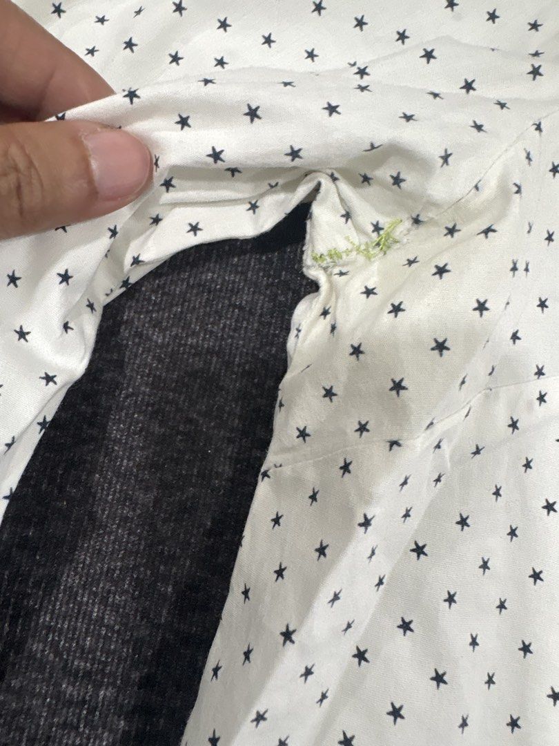 Printed Long White Sleeves (Category: Longsleeves) located in Quezon City. Submitted by fast.closetfinds (Listing ID 1469023480, Image 3). Description: .
