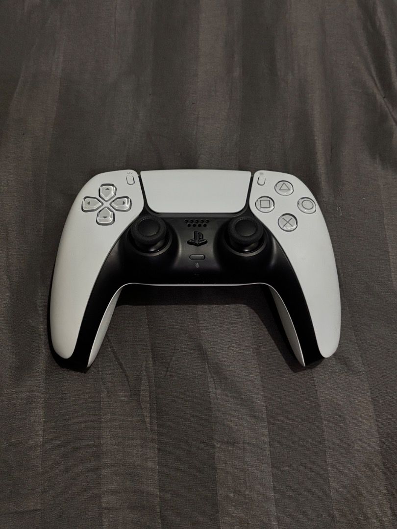 PS5 Controller (Category: Controllers) located in Manila. Submitted by ivyleague01 (Listing ID 1469058752, Image 1). Description: Mint condition / No issue No box but with dust bag With Wire Still slightly negotiable RFS: Extra controller .