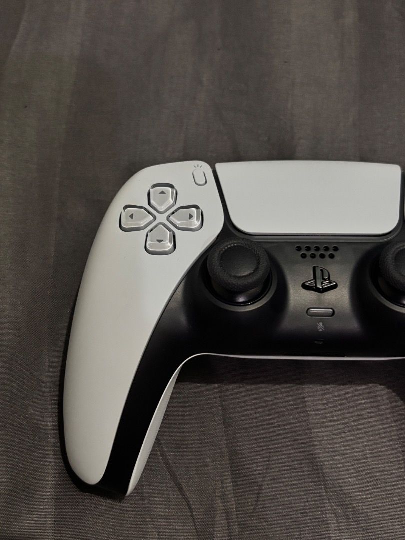 PS5 Controller (Category: Controllers) located in Manila. Submitted by ivyleague01 (Listing ID 1469058752, Image 3). Description: Mint condition / No issue No box but with dust bag With Wire Still slightly negotiable RFS: Extra controller .