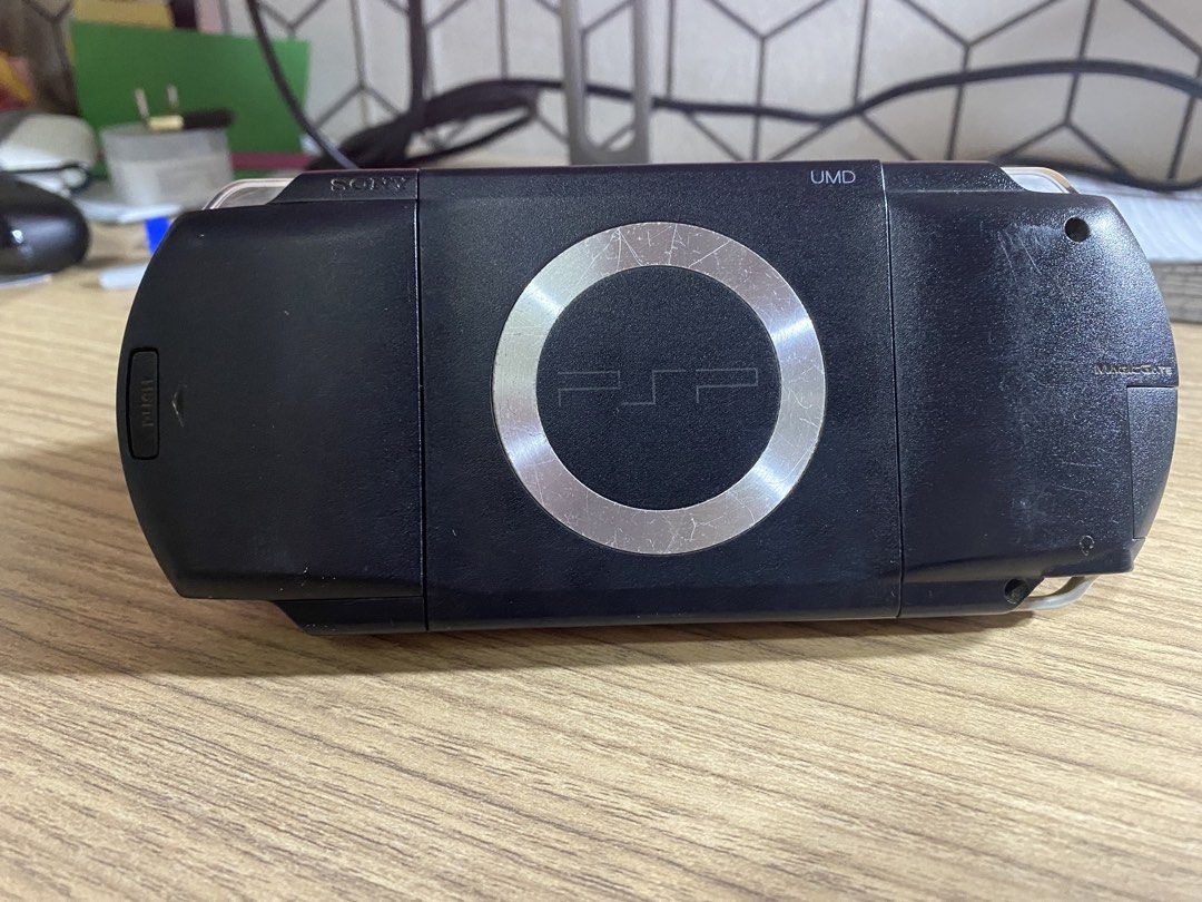 PSP 1000 (Category: PlayStation) located in Caloocan City. Submitted by ceoof6 (Listing ID 1469059608, Image 3). Description: In Excellent Condition: - working all buttons - no damage lcd or green line - original battery (not bloated) - working audio jack and speakers - working charging port Inclusion: - psp 1000 unit - original psp charger - 4GB Memory Stick Duo - Case for psp Location: Manila, España.