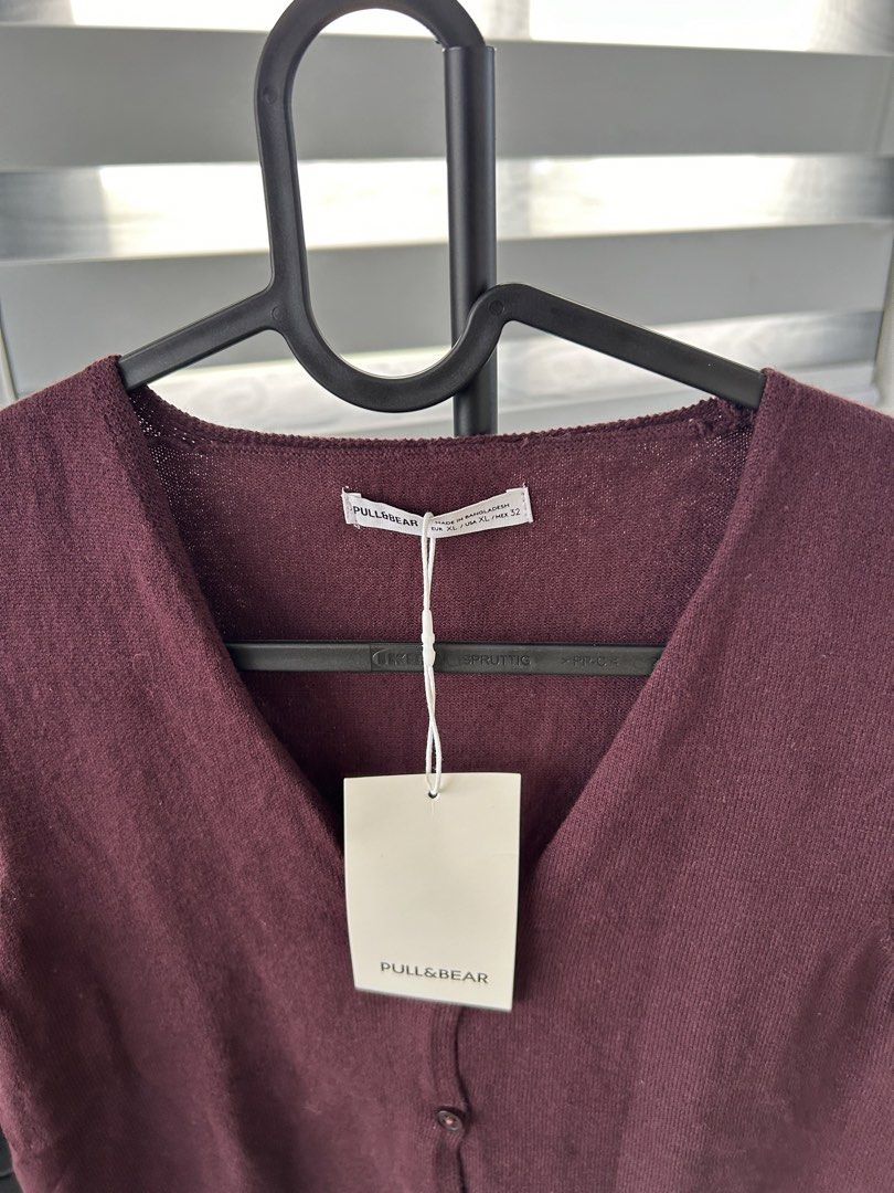 Pull & Bear Burgundy V-Neck Button-Up Vest (L) (Category: Sleeveless) located in Dasmarinas. Submitted by sfclosetcleanup (Listing ID 1468983479, Image 3). Description: .
