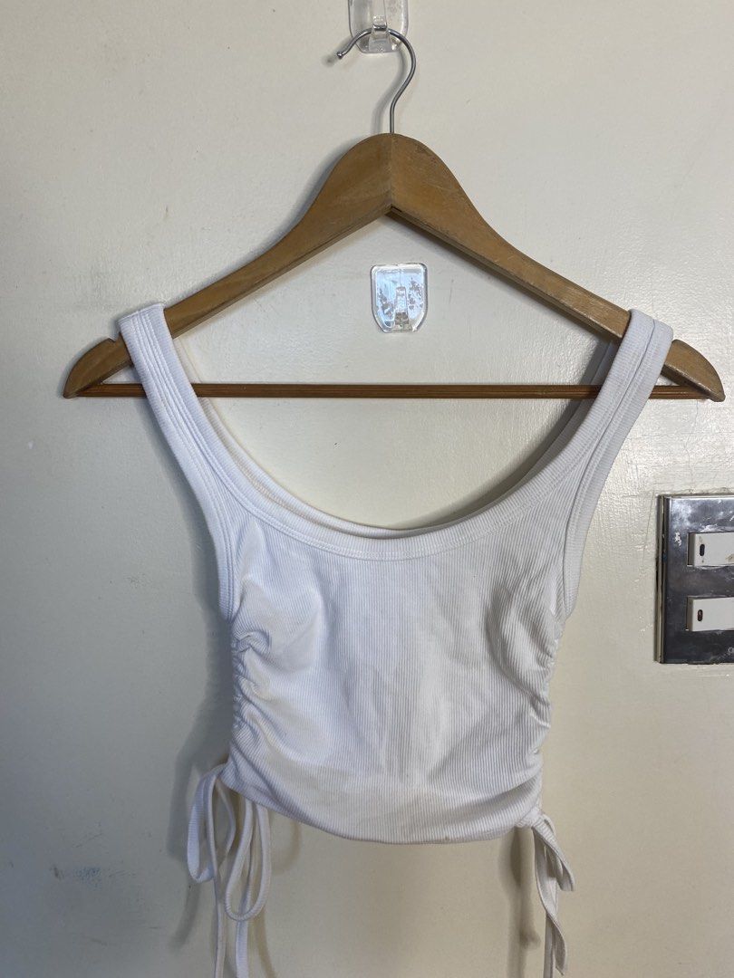 Pull & bear ribbed ruched croptop s c2 (Category: Sleeveless) located in Baguio. Submitted by buyforless_2600 (Listing ID 1468982929, Image 1). Description: .