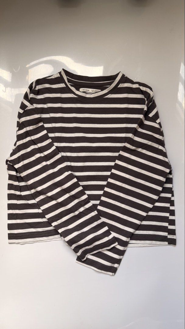 Pull & Bear Sweater (Women’s) (Category: Coats, Jackets and Outerwear) located in San Juan City. Submitted by acst12 (Listing ID 1468941150, Image 1). Description: .
