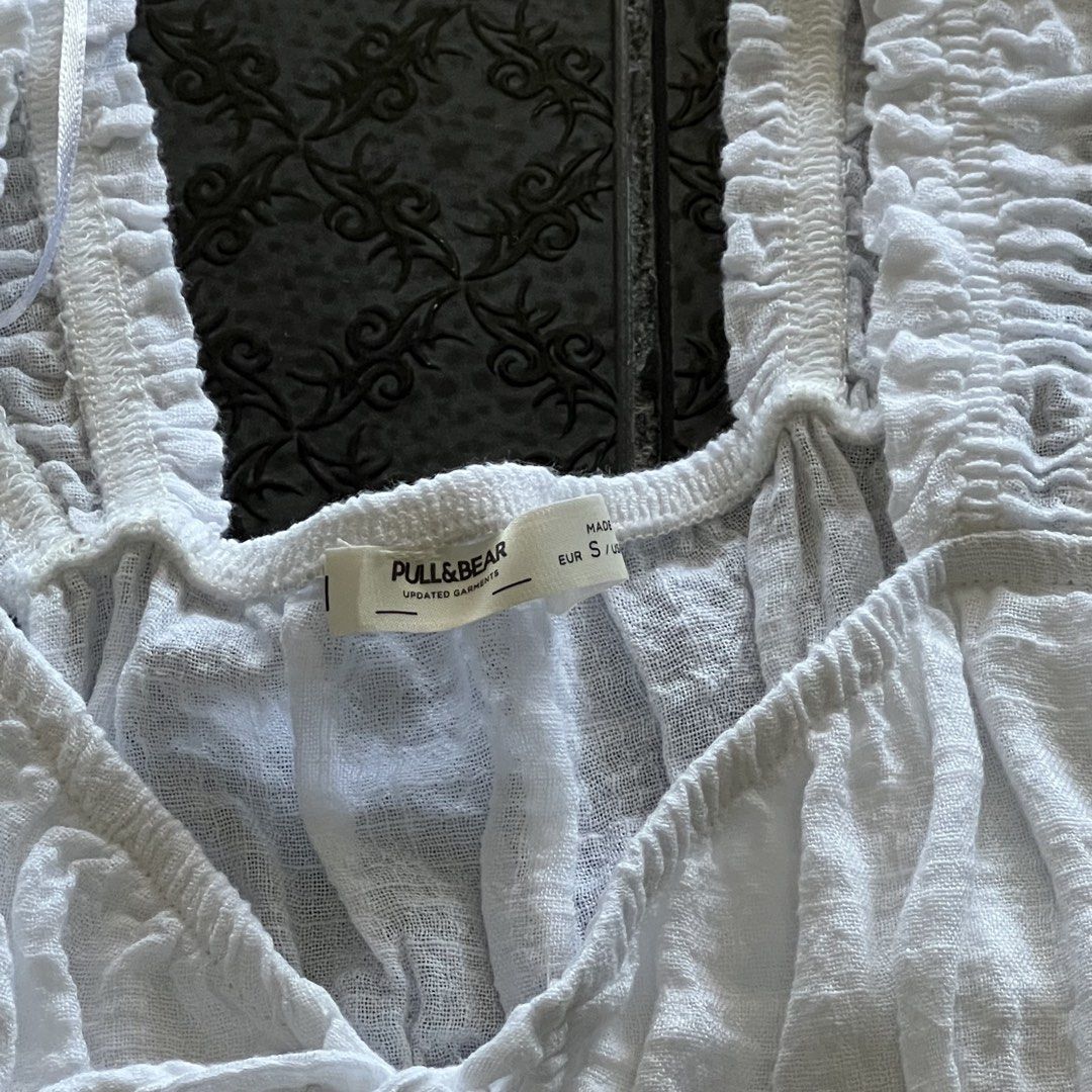 pull&bear white summer linen top (Category: Sleeveless) located in Candaba. Submitted by localluna (Listing ID 1468986665, Image 2). Description: .