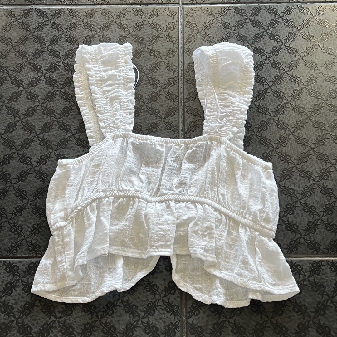 pull&bear white summer linen top (Category: Sleeveless) located in Candaba. Submitted by localluna (Listing ID 1468986665, Image 3). Description: .
