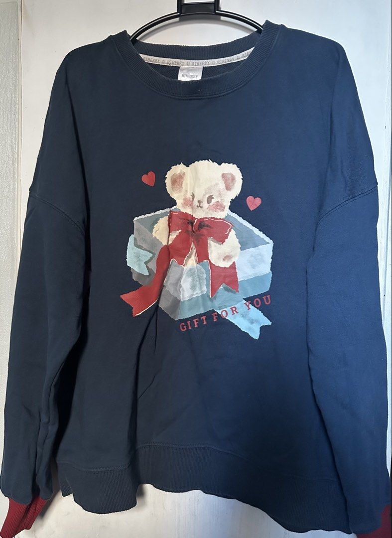 Sweatshirt w/bear design (Category: Others Tops) located in Cavite. Submitted by chicfinds.slay (Listing ID 1469036257, Image 1). Description: ✨japan source/super nice ✨best fit s-semi large for women ✨best fit s-m for men.