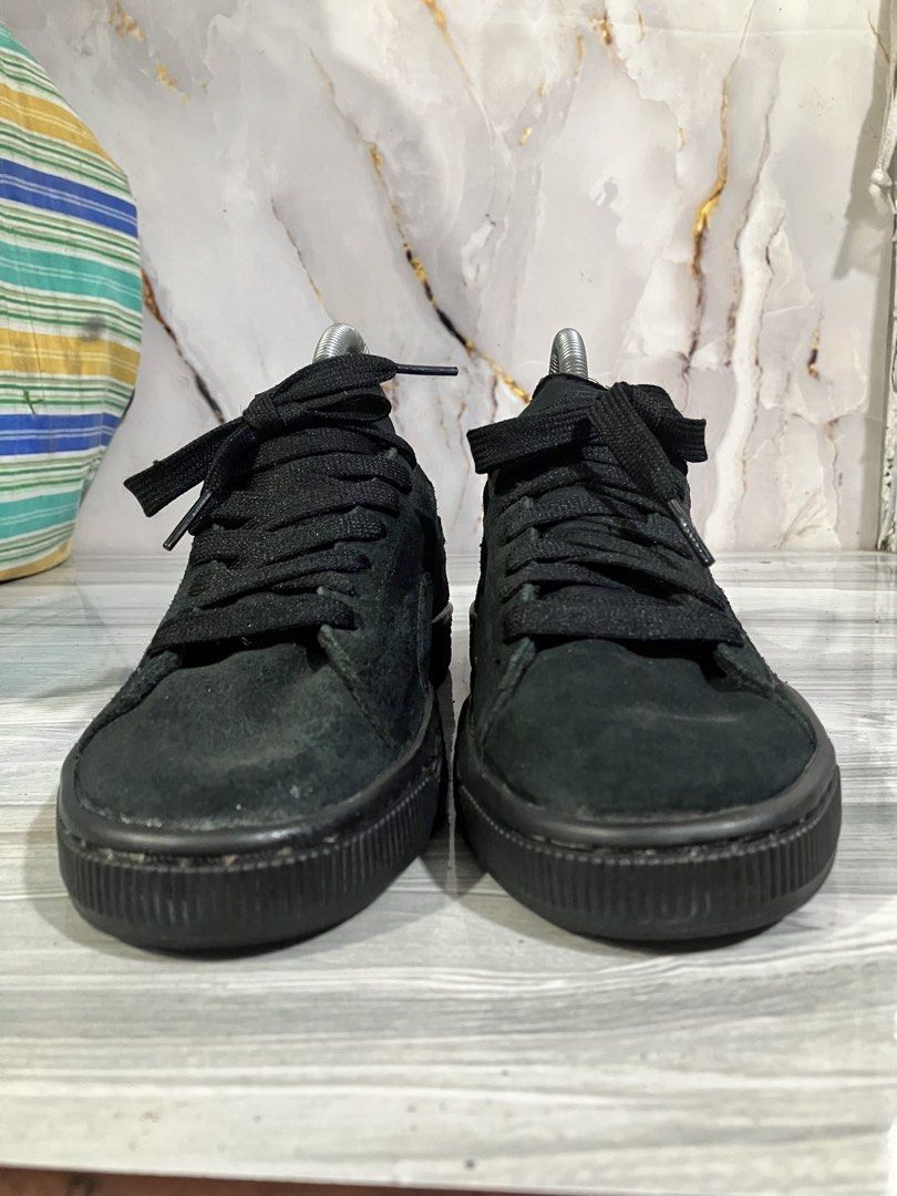 PUMA SUEDE CLASSIC LOW TOP SNEAKERS (Category: Sneakers) located in General Mariano Alvarez. Submitted by adonid (Listing ID 1468947664, Image 3). Description: PUMA SUEDE CLASSIC LOW TOP SNEAKERS GOOD CONDITION NORMAL SIGN OF USAGE ONLY SIZE : 23 cm WOMEN.