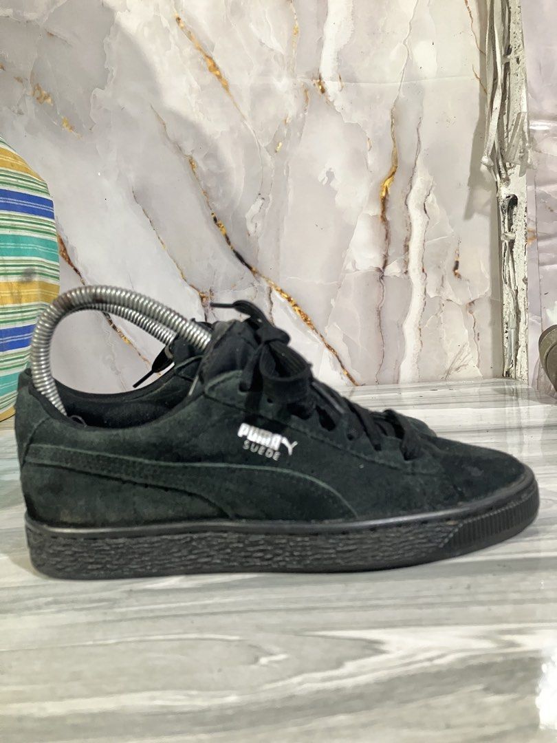 PUMA SUEDE CLASSIC LOW TOP SNEAKERS (Category: Sneakers) located in General Mariano Alvarez. Submitted by adonid (Listing ID 1468947664, Image 1). Description: PUMA SUEDE CLASSIC LOW TOP SNEAKERS GOOD CONDITION NORMAL SIGN OF USAGE ONLY SIZE : 23 cm WOMEN.