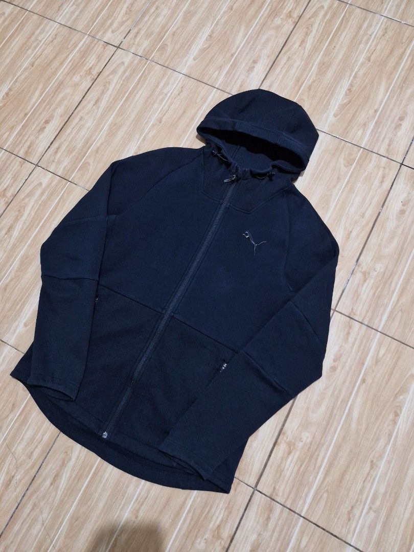 Puma Tech-flees (Category: Coats, Jackets and Outerwear) located in Antipolo. Submitted by kentoy6666 (Listing ID 1468956440, Image 2). Description: .