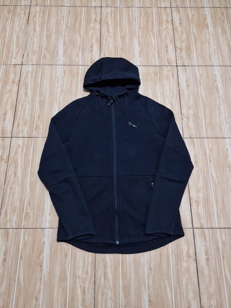 Puma Tech-flees (Category: Coats, Jackets and Outerwear) located in Antipolo. Submitted by kentoy6666 (Listing ID 1468956440, Image 1). Description: .