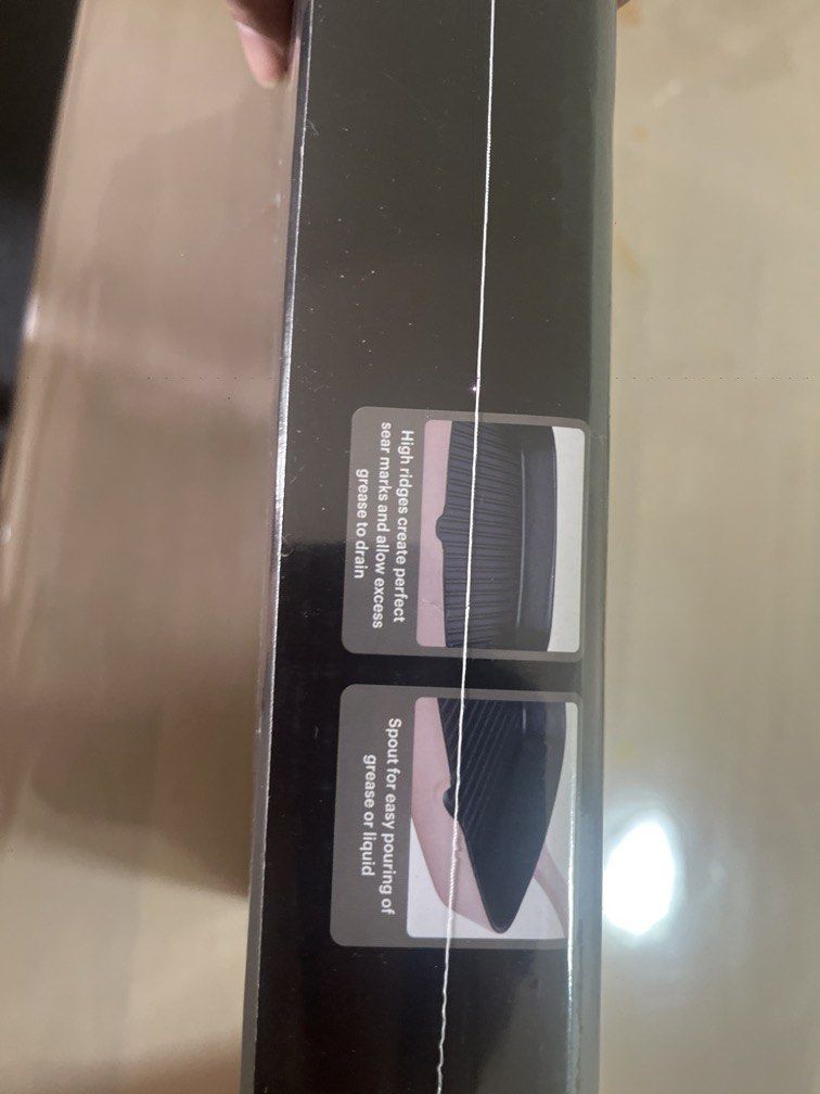 Pyrex (Category: Cookers) located in Shah Alam. Submitted by ammar.resell (Listing ID 1468997884, Image 3). Description: 24cm square cast iron pan.