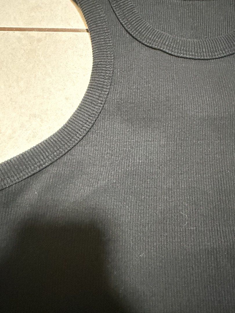 Racer back top (Category: Sleeveless) located in San Pedro. Submitted by lovedbymeclothes (Listing ID 1469018342, Image 2). Description: stretchable s to m.