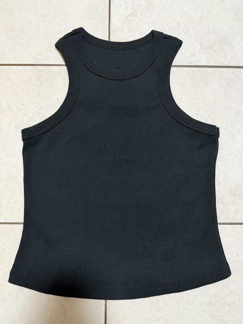 Racer back top (Category: Sleeveless) located in San Pedro. Submitted by lovedbymeclothes (Listing ID 1469018342, Image 3). Description: stretchable s to m.