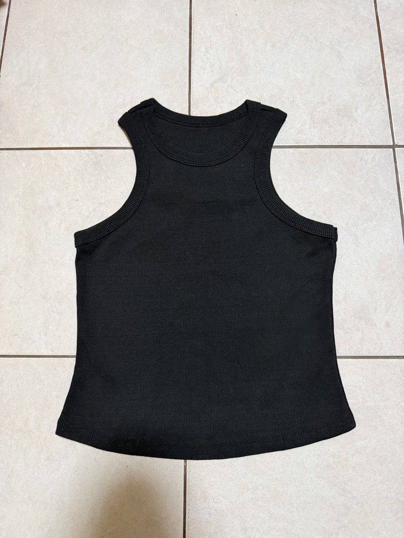 Racer back top (Category: Sleeveless) located in San Pedro. Submitted by lovedbymeclothes (Listing ID 1469018342, Image 1). Description: stretchable s to m.