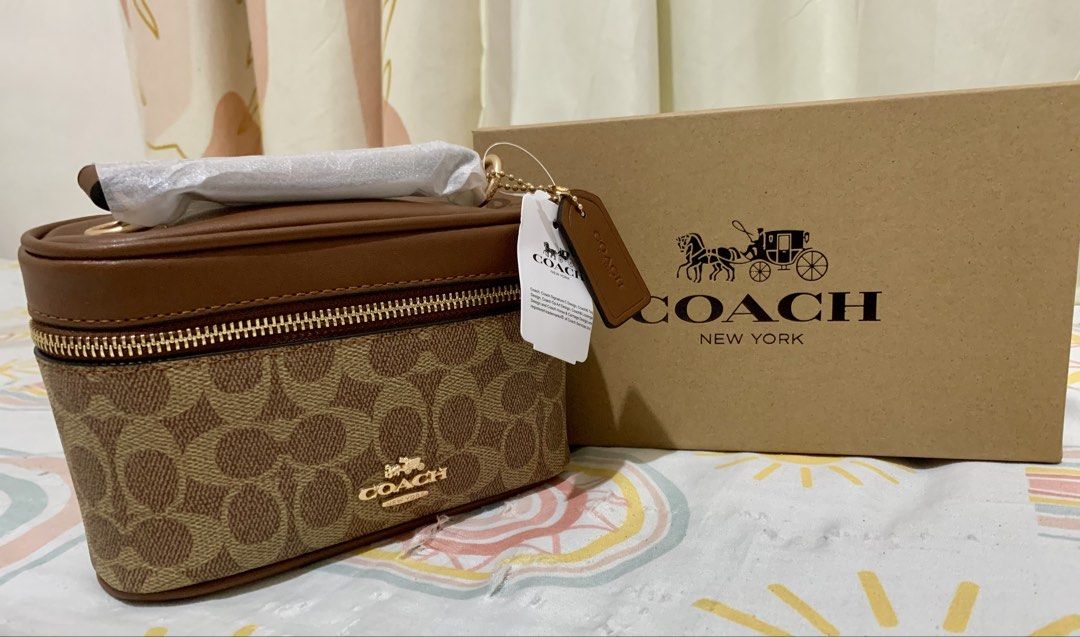 Rainer (Category: Cross-body Bags) located in San Mateo. Submitted by trendsph_956 (Listing ID 1469046734, Image 3). Description: Rainer Vanity.