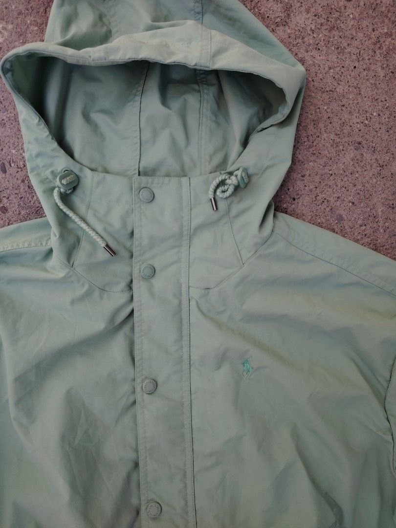 Ralph lauren windbreaker (Category: Coats, Jackets and Outerwear) located in Calapan. Submitted by thriftopia_12 (Listing ID 1468963276, Image 2). Description: No issue Brandnew condition with QR 25x26.