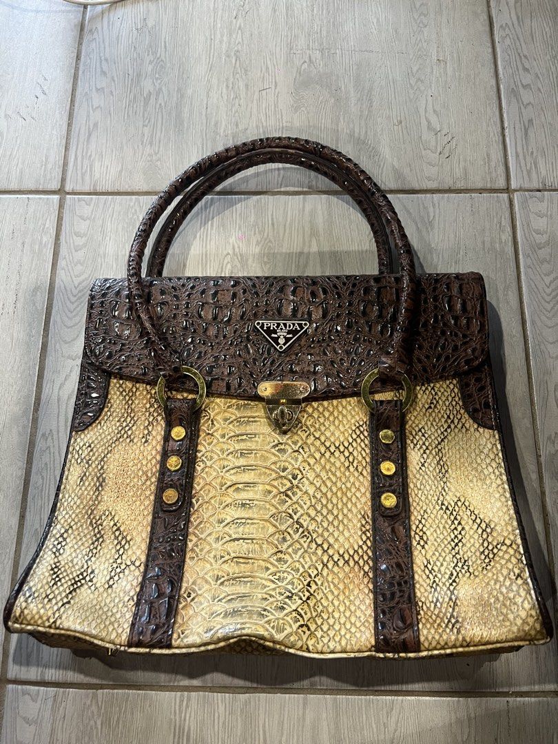 Prada Python Shoulder Bag (Category: Shoulder Bags) located in Camalaniugan. Submitted by anarchymonopoly052128 (Listing ID 1468945138, Image 1). Description: Width: 12.2 Inches Length: 11 Inches Depth: 4.5 Inches .