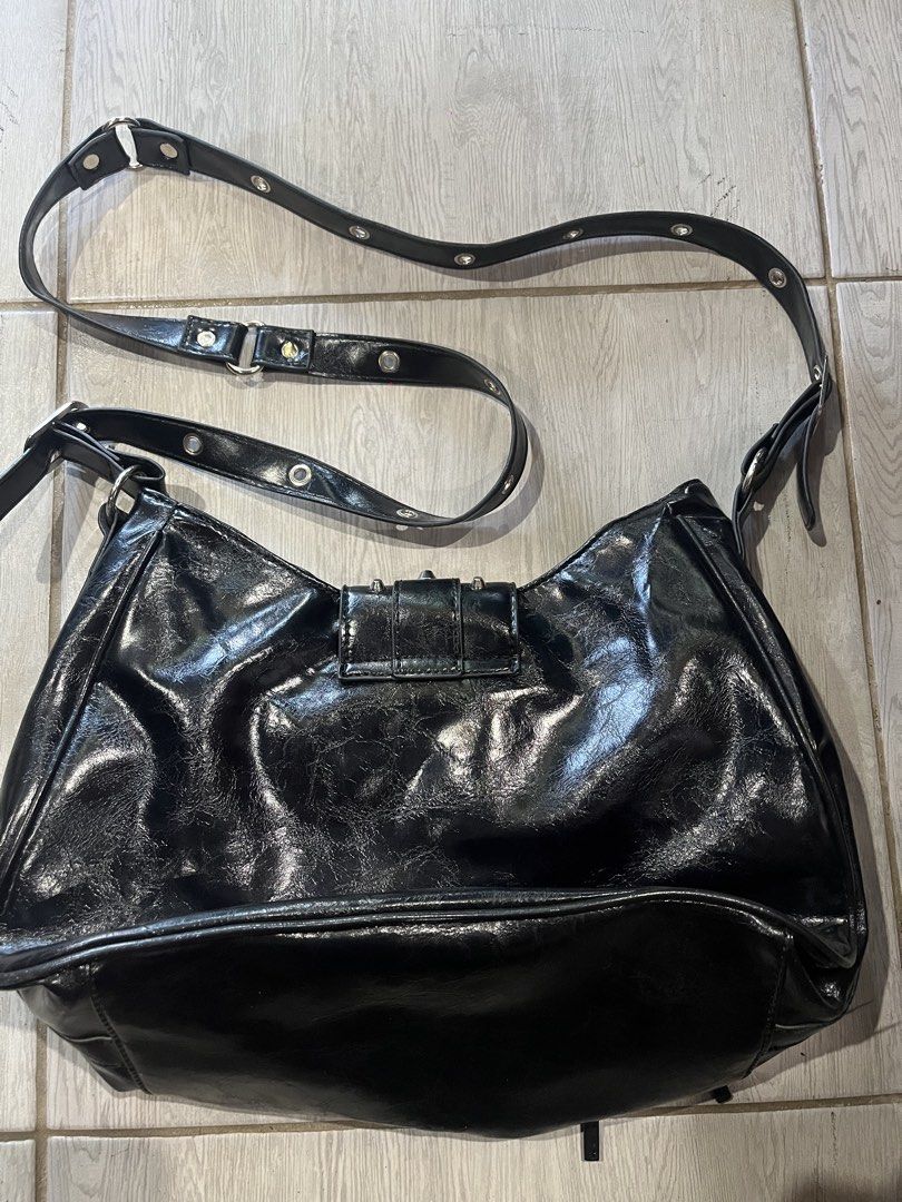 Balenciaga Sample Bag /Black (Category: Cross-body Bags) located in Camalaniugan. Submitted by anarchymonopoly052128 (Listing ID 1468944679, Image 2). Description: Width: 13.5 Inches Length:9 Inches Depth: 5 Inches Issue:No Tags .