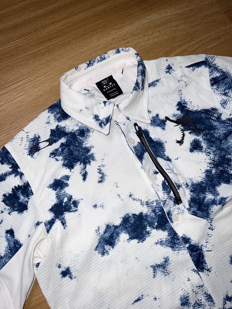 RARE OAKLEY SKULL BLEACH GRAPHIC (Category: Formal Shirts) located in Cebu City. Submitted by gaston_roux (Listing ID 1469014857, Image 3). Description: 20.5x27 No flaws Good as new Pogi.
